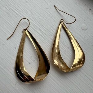 14kt gold dangle earrings with a stamp